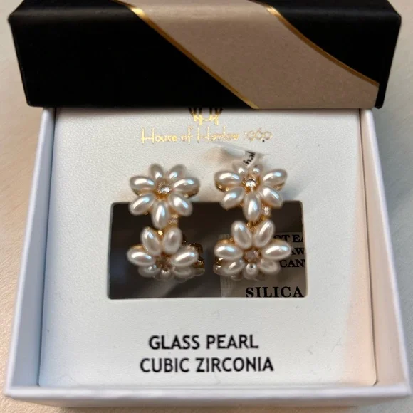 ✳︎10≡28   House of Harlow 1960  ピアス NIB House of Harlow 1960 Gold Rhinestone Glass Drop Crescent